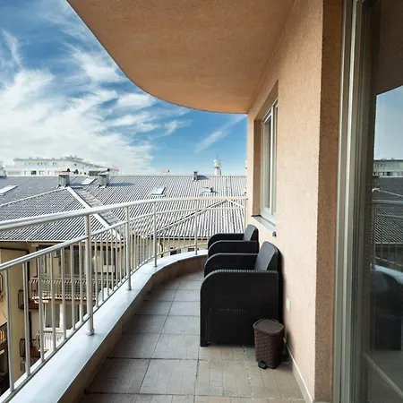 Caleya - With Private Parking شقة