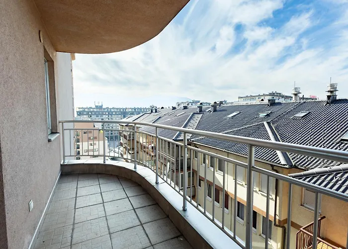 Caleya - With Private Parking شقة سراييفو